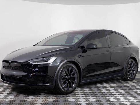Used 2023 Tesla Model X Plaid image 1