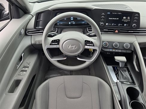 Certified 2025 Hyundai Elantra SE image 13