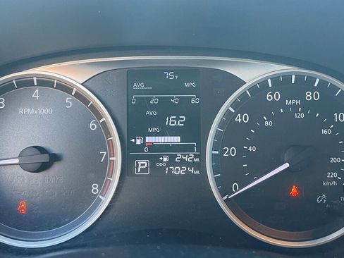 Used 2018 Nissan Kicks S FWD image 11