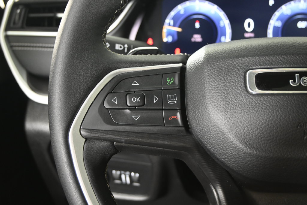 Used 2023 Jeep Grand Cherokee Altitude AWD/4WD image 35
