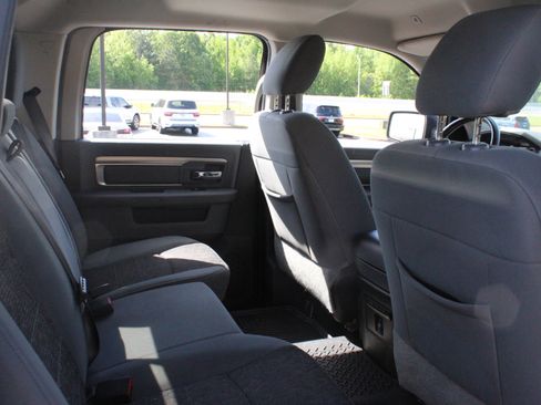 Used 2020 RAM 1500 Classic SLT w/ Luxury Group RWD image 30