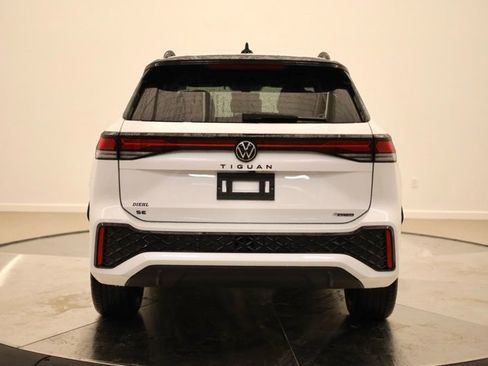 New 2026 Volkswagen Tiguan SE R-Line AWD/4WD image 4