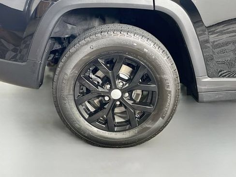 Used 2024 Jeep Grand Cherokee Limited AWD/4WD image 38