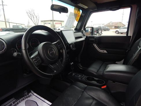 Used 2012 Jeep Wrangler Unlimited Sahara w/ Connectivity Group image 9