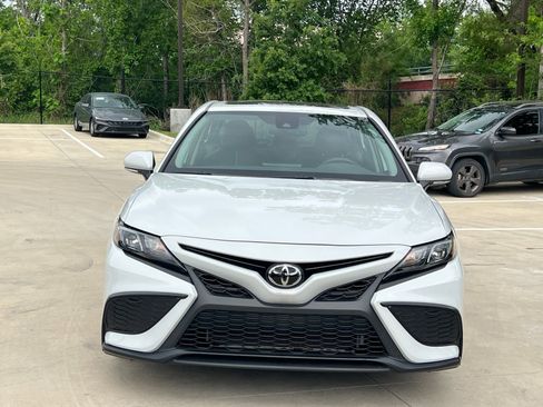 Used 2023 Toyota Camry SE w/ Convenience Package FWD image 2