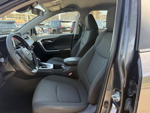 Used 2025 Toyota RAV4 XLE FWD image 25
