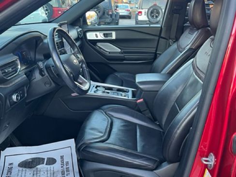 Used 2020 Ford Explorer Platinum w/ Premium Technology Package image 11