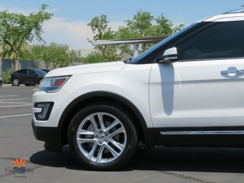 Used 2017 Ford Explorer Limited FWD image 18