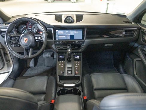 Certified 2024 Porsche Macan AWD/4WD image 24