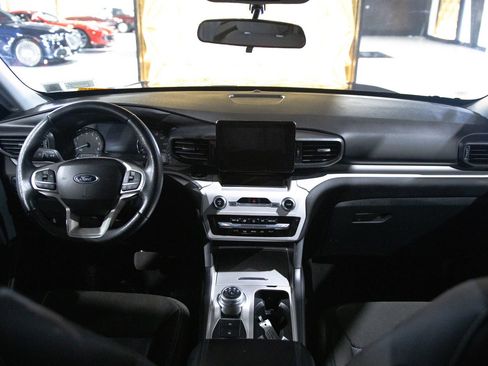 Used 2023 Ford Explorer XLT AWD/4WD image 18