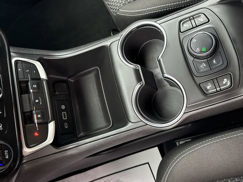 Used 2023 GMC Terrain SLE w/ Driver Convenience Package image 21