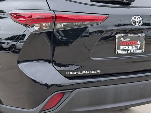 Used 2023 Toyota Highlander XLE AWD/4WD image 8