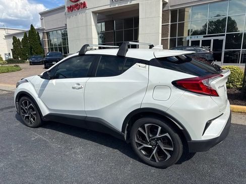 Used 2021 Toyota C-HR XLE FWD image 2