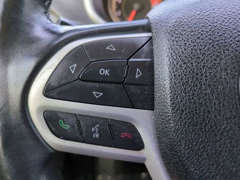Used 2017 Jeep Cherokee Latitude w/ Safety/Convenience Group FWD image 22