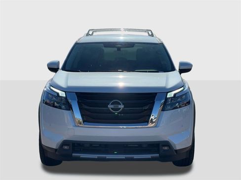 New 2025 Nissan Pathfinder SL image 5