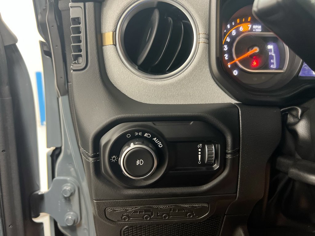 Used 2024 Jeep Wrangler Unlimited Sahara AWD/4WD image 18