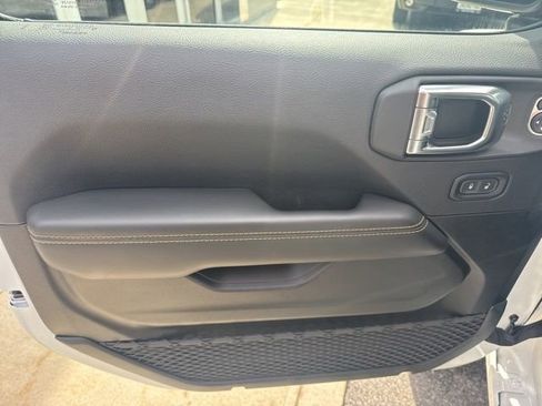 Used 2025 Jeep Wrangler Unlimited Sahara w/ Safety Group image 10