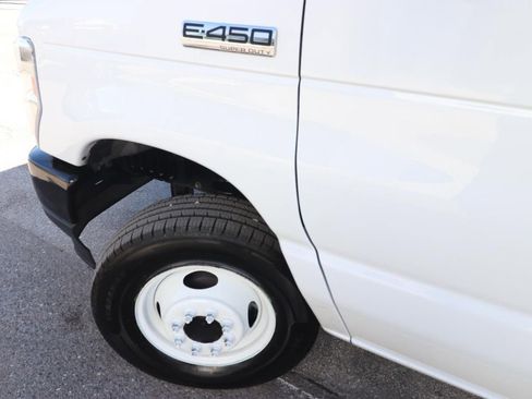Used 2024 Ford E-450 and Econoline 450 Super Duty w/ Power Windows & Locks Group image 3
