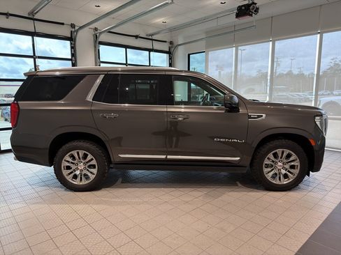 Used 2021 GMC Yukon Denali w/ Advanced Technology Package image 6
