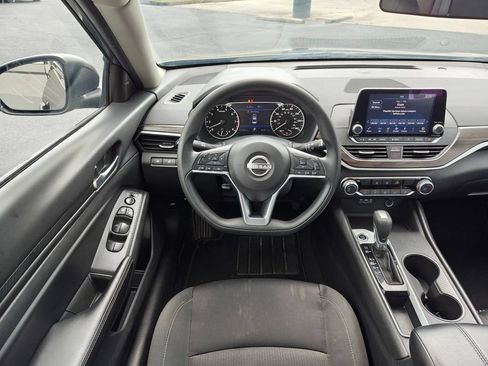 Used 2025 Nissan Altima 2.5 SV FWD image 27