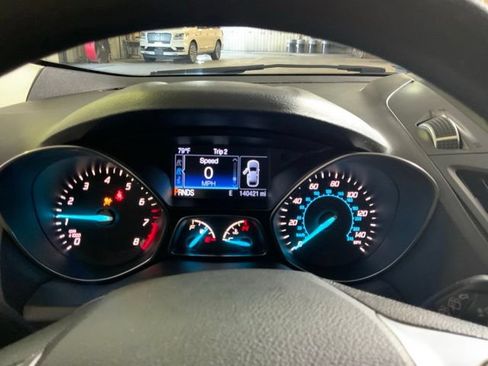 Used 2015 Ford Escape SE w/ Equipment Group 201A FWD image 17