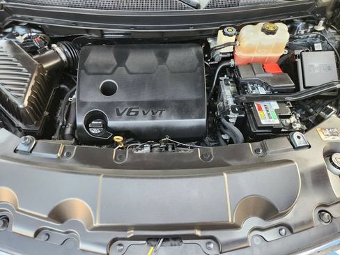 Used 2018 Chevrolet Traverse Premier w/ Driver Confidence II Package FWD image 32