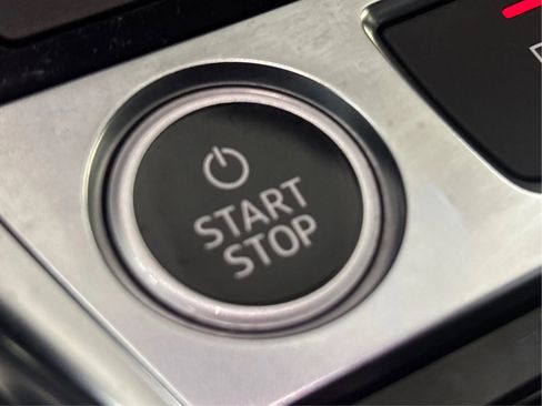 Used 2022 Audi e-tron Premium w/ Convenience Plus Package image 40