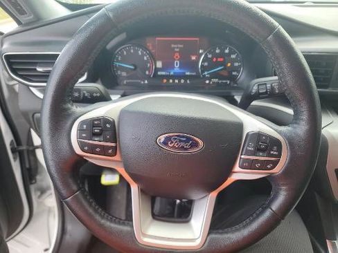 Used 2022 Ford Explorer XLT w/ Equipment Group 202A AWD/4WD image 8