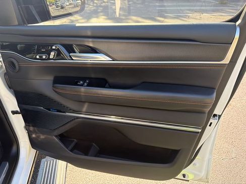 Used 2023 Jeep Grand Wagoneer Series III w/ Quick Order Packagew 28T AWD/4WD image 17