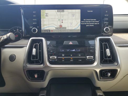 Used 2023 Kia Sorento S image 8