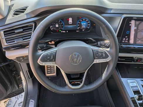 Used 2025 Volkswagen Atlas Peak Edition SE AWD/4WD image 15