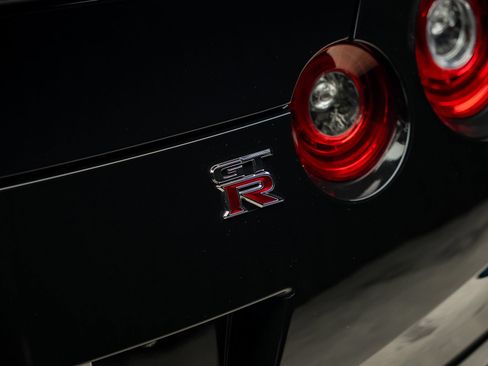 Used 2021 Nissan GT-R Premium AWD/4WD image 15