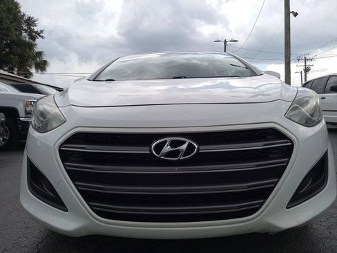Used 2017 Hyundai Elantra GT FWD image 3