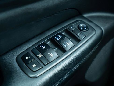 Used 2019 Jeep Grand Cherokee Altitude AWD/4WD image 15