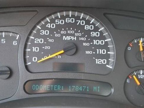 Used 2004 Chevrolet Silverado 2500 LS w/ Skid Plate Package AWD/4WD image 14