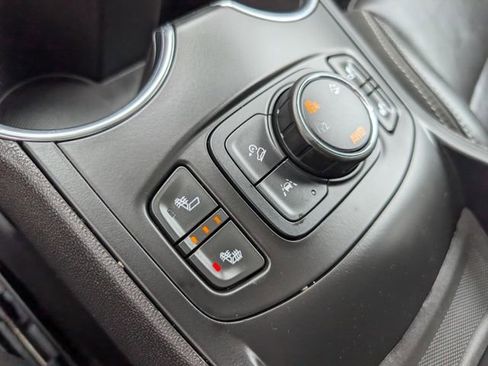 Used 2024 GMC Terrain SLT image 4