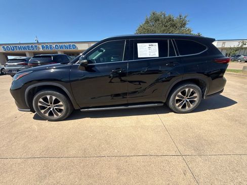 Used 2020 Toyota Highlander XLE FWD image 4