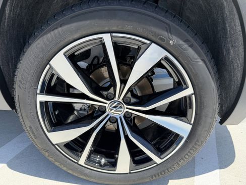 New 2026 Volkswagen Atlas Cross Sport SEL Premium R-Line AWD/4WD image 29