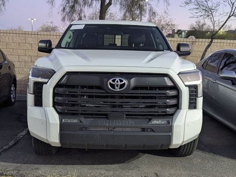 Used 2022 Toyota Tundra SR5 w/ SR5 Convenience Package image 2