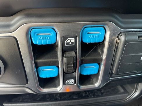 Used 2021 Jeep Wrangler Unlimited Sahara AWD/4WD image 22