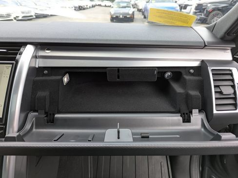 Used 2025 Land Rover Discovery Dynamic SE AWD/4WD image 33