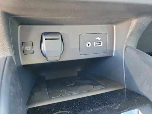 Used 2025 Nissan Versa SV w/ Trunk Package FWD image 30