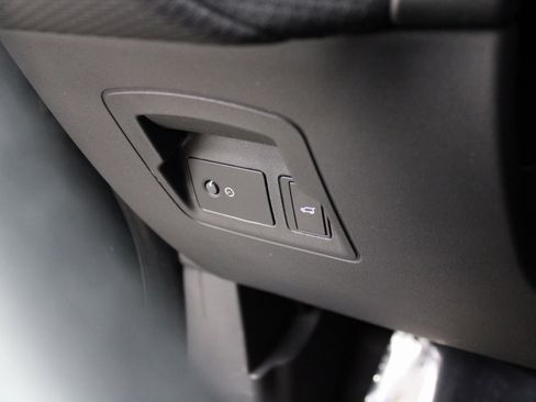 Used 2022 Land Rover Range Rover Velar S image 34