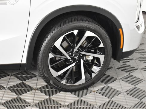 Used 2024 Mitsubishi Outlander SE image 53