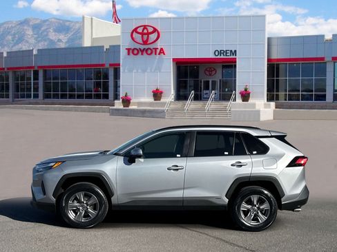 Used 2024 Toyota RAV4 XLE AWD/4WD image 6