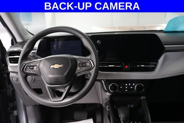 Used 2025 Chevrolet TrailBlazer LT w/ Driver Confidence Package AWD/4WD image 2