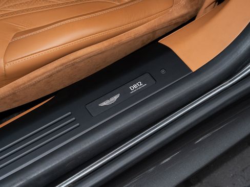 Used 2025 Aston Martin DB12 Coupe image 18