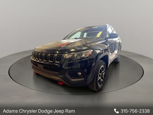 Used 2024 Jeep Compass Trailhawk AWD/4WD image 3