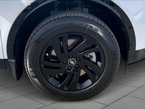 New 2026 Land Rover Discovery Sport Landmark AWD/4WD image 11