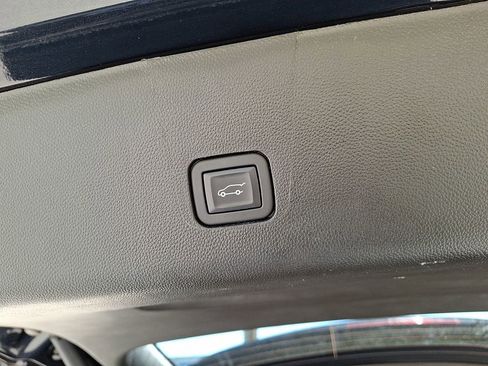 Used 2023 Chevrolet Traverse RS AWD/4WD image 38
